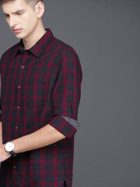 

WROGN Men Maroon & Black Slim Fit Checked Casual Shirt