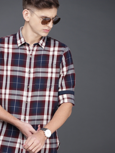 

WROGN Men Navy & Off-White Slim Fit Checked Casual Shirt, Navy blue