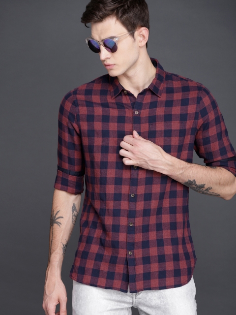 

WROGN Men Maroon & Navy Slim Fit Checked Casual Shirt