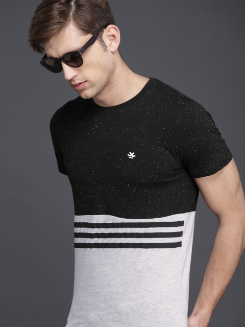 

WROGN Men Black & Grey Colourblocked Round Neck T-shirt