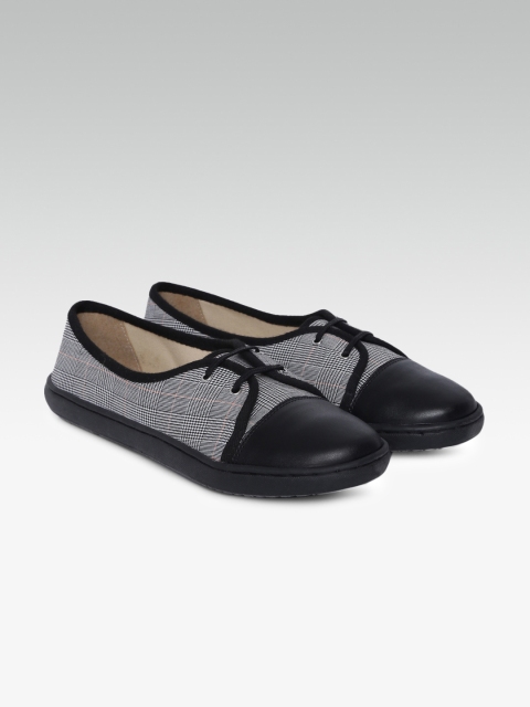 

Carlton London Women Grey & Black Checked Sneakers