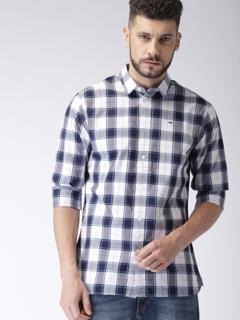 

Tommy Hilfiger Men Blue & Red Checked Casual Shirt