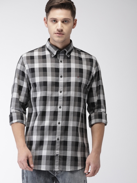 

Tommy Hilfiger Men Black & Grey Regular Fit Checked Casual Shirt