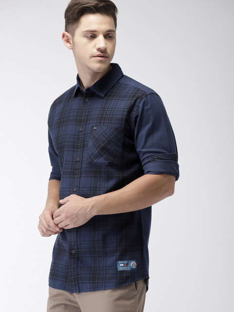 

Tommy Hilfiger Men Navy Blue Regular Fit Checked Casual Shirt
