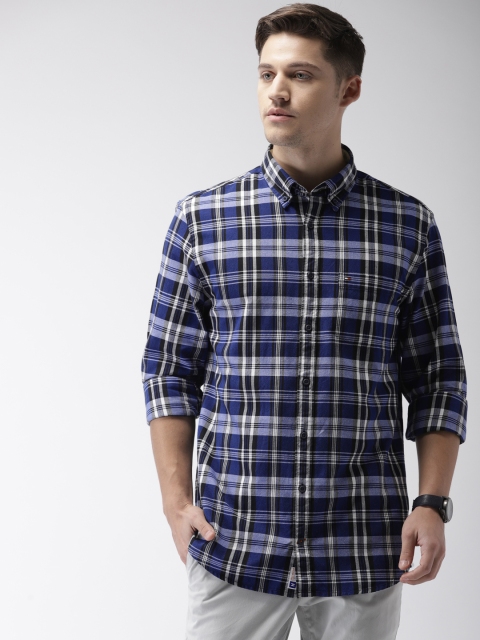 

Tommy Hilfiger Men Blue Checked Casual Shirt