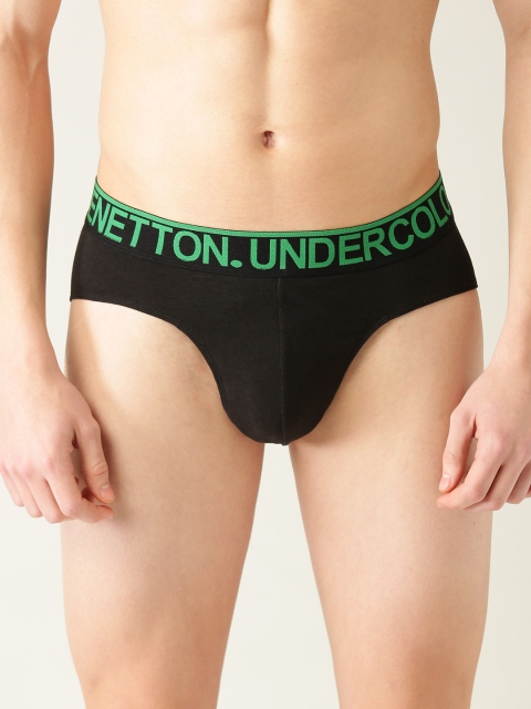 

Undercolors of Benetton Men Black Solid Briefs 140DI_100