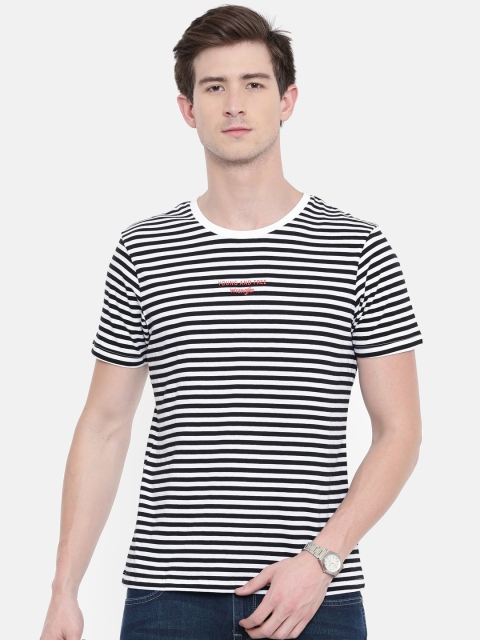 

Wrangler Men Black White Striped Round Neck Pure Cotton T-shirt