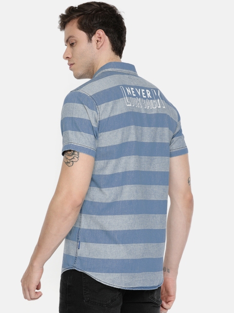 

Wrangler Men Blue & Off-White Slim Fit Striped Casual Shirt