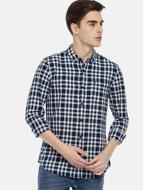 

Wrangler Men Navy Blue & White Regular Fit Checked Casual Shirt