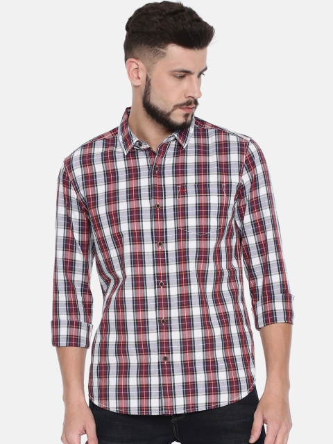 

Wrangler Men Red & White Regular Fit Checked Casual Shirt
