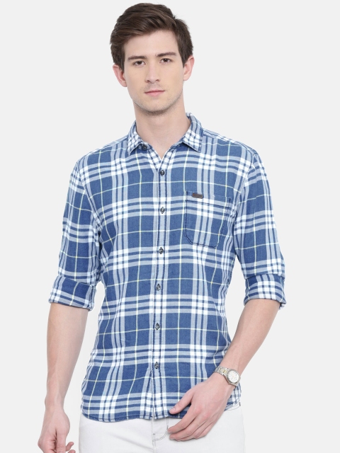 

Wrangler Men Blue & White Regular Fit Checked Casual Shirt