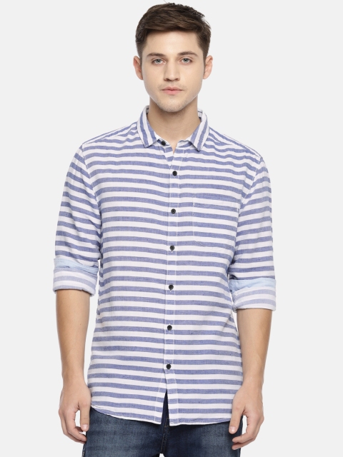 

Wrangler Men Blue & White Regular Fit Striped Casual Shirt