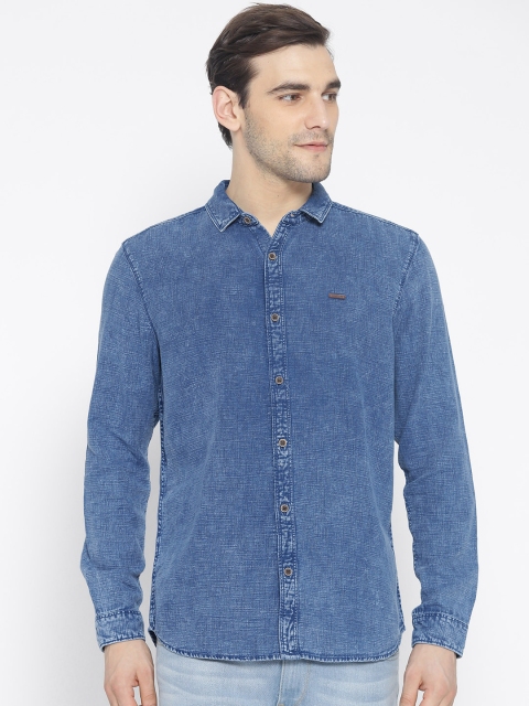 

Wrangler Men Blue Solid Chambray Regular Fit Casual Shirt
