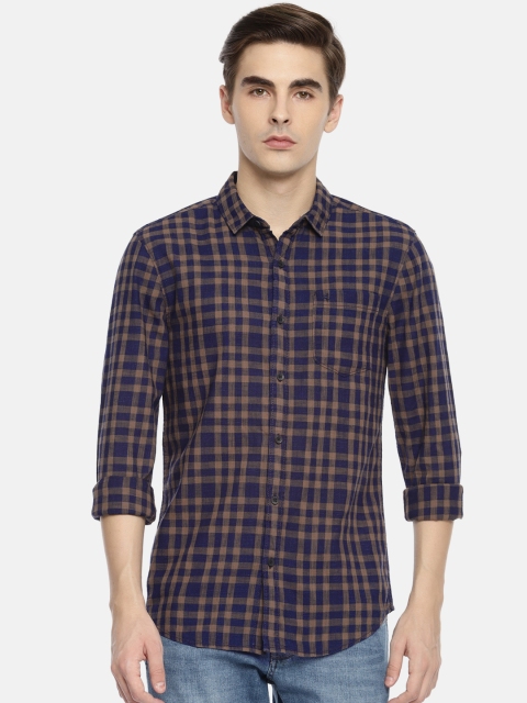 

Wrangler Men Brown & Navy Blue Slim Fit Checked Casual Shirt
