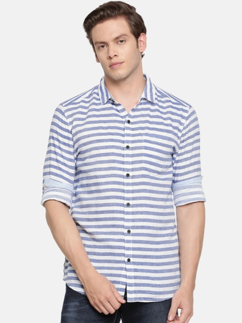 

Wrangler Men White & Blue Regular Fit Striped Casual Shirt