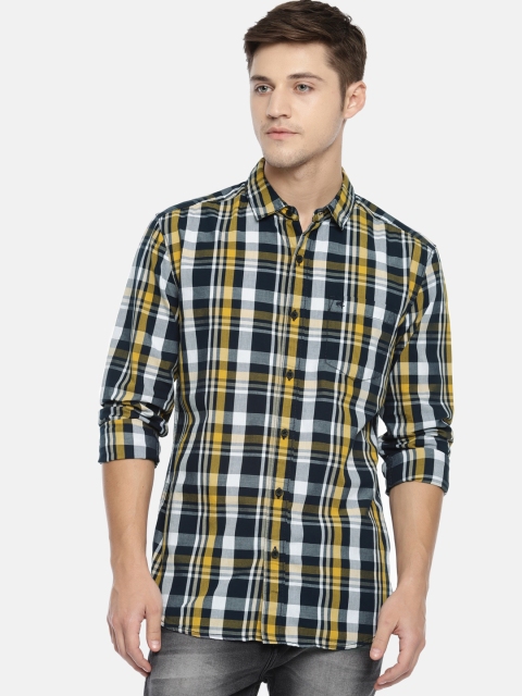 

Wrangler Men Navy Blue & Mustard Yellow Regular Fit Checked Casual Shirt
