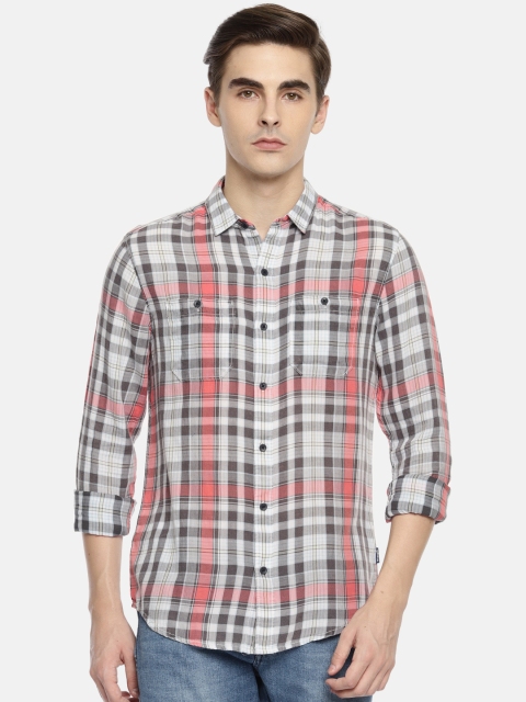 

Wrangler Men Coral Pink & Black Regular Fit Checked Casual Shirt