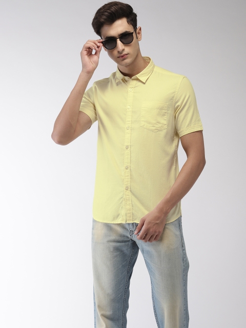 

Flying Machine Men Yellow Regular Fit Solid Casual Shirt
