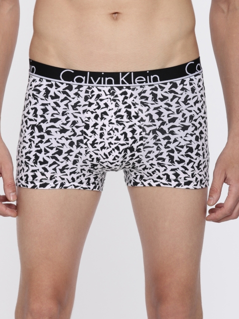 

Calvin Klein Underwear Men Black & White Low Rise Printed Trunks NU86388UQ