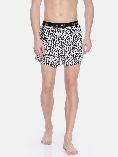 

Calvin Klein Underwear Men Black & White Slim Fit Pure Cotton Boxer NB15238UQ-8UQ