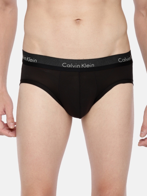 

Calvin Klein Underwear Men Black Solid Briefs NB1496001