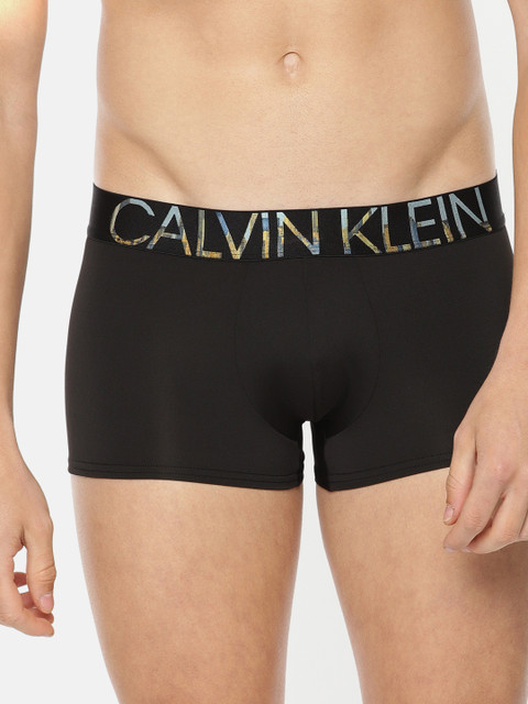 

Calvin Klein Underwear Men Black Solid Trunk NB1834001