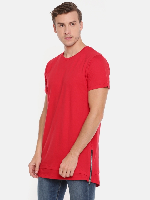

SKULT by Shahid Kapoor Men Red Solid Round Neck Longline T-shirt