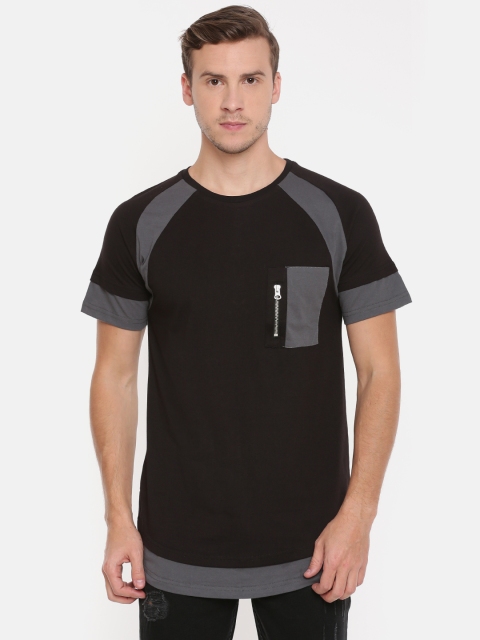 

SKULT by Shahid Kapoor Men Black Colourblocked Round Neck T-shirt