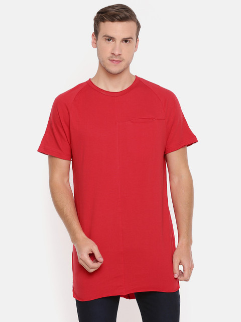 

SKULT by Shahid Kapoor Men Red Solid Round Neck Longline T-Shirt