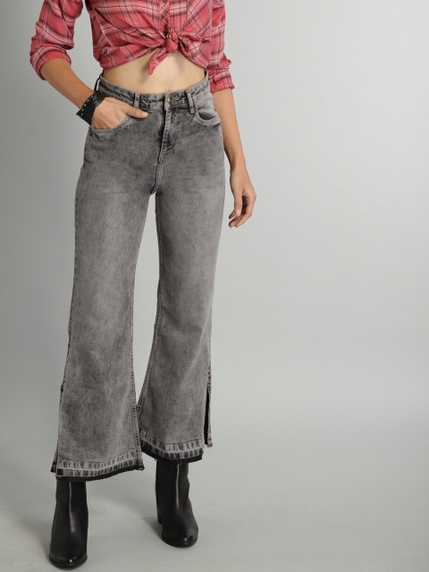 

Roadster Women Grey Flared Mid-Rise Clean Look Stretchable Cropped Jeans