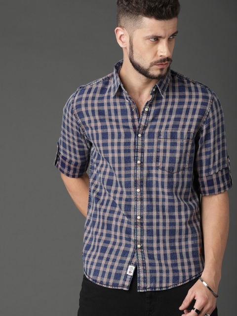 

Roadster Men Navy Blue & Brown Regular Fit Checked Casual Shirt