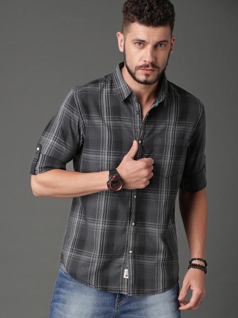 

Roadster Men Charcoal Grey & White Regular Fit Checked Casual Shirt