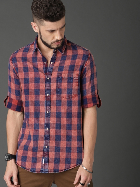 

Roadster Men Red & Navy Blue Regular Fit Washed Check Shirt