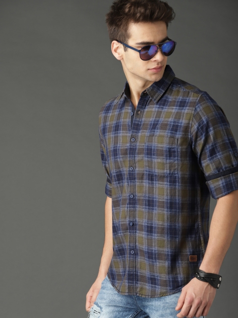 

Roadster Men Olive Green & Navy Blue Regular Fit Checked Casual Shirt