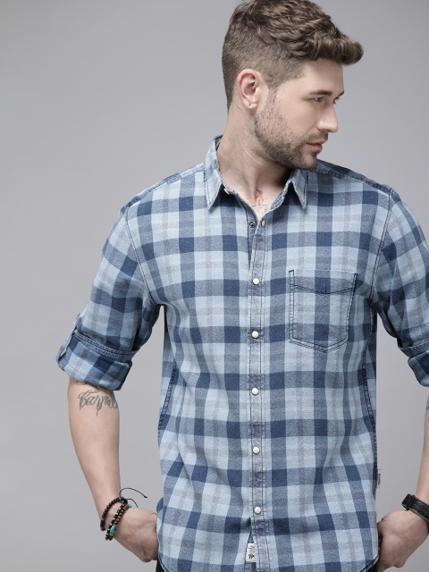

Roadster Men Blue Checked Casual Shirt