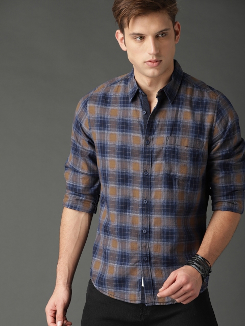 

Roadster Men Navy Blue & Olive Green Regular Fit Checked Casual Shirt