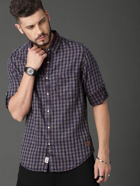 

Roadster Men Navy Blue & Brown Regular Fit Checked Casual Shirt