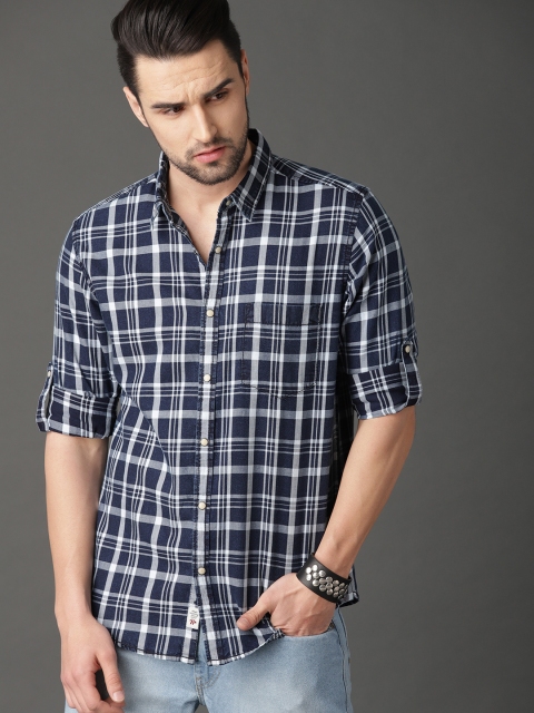 

Roadster Men Blue Regular Fit Checked Casual Shirt