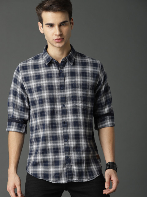 

Roadster Men Navy Blue & Grey Regular Fit Checked Casual Shirt