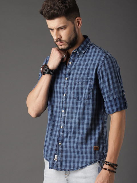 

Roadster Men Blue Regular Fit Checked Casual Shirt