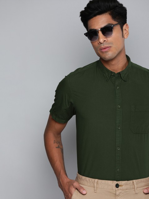 

Indian Terrain Men Olive Green Slim Fit Solid Smart Casual Shirt
