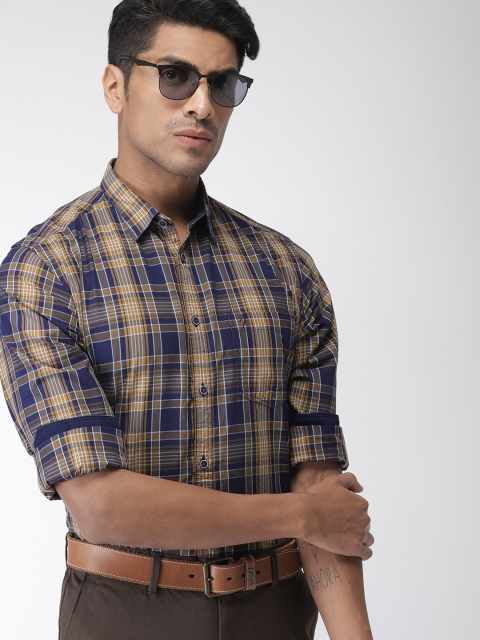 

Indian Terrain Men Navy Blue & Off-White Slim Fit Checked Casual Shirt