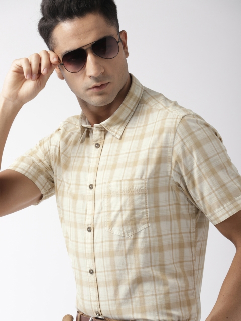 

Indian Terrain Men Beige & White Slim Fit Checked Casual Shirt