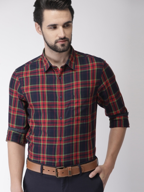 

Indian Terrain Men Red & Navy Blue Chiseled Slim Fit Checked Casual Shirt