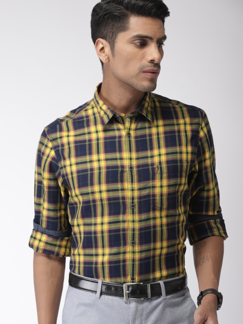 

Indian Terrain Men Yellow & Navy Blue Slim Fit Checked Casual Shirt