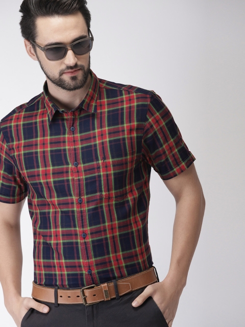 

Indian Terrain Men Red & Navy Blue Chiseled Slim Fit Checked Casual Shirt
