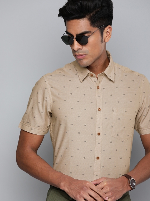 

Indian Terrain Men Beige & Navy Blue Slim Fit Self Design Casual Shirt