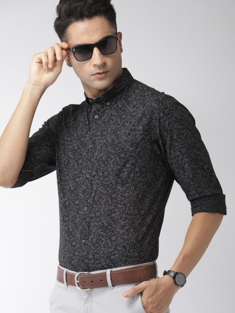 

Indian Terrain Men Black & Grey Chiseled Slim Fit Printed Smart Casual Shirt