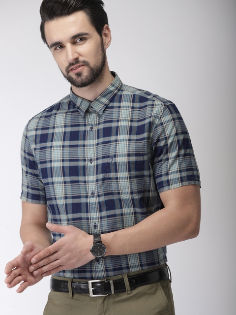 

Indian Terrain Men Navy Blue & Off-White Chiseled Slim Fit Checked Casual Shirt