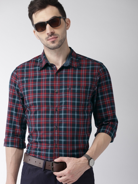 

Indian Terrain Men Black & Red Chiseled Slim Fit Checked Smart Casual Shirt